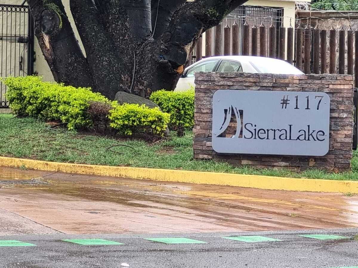 entrada a fraccionamiento de casa en venta en jocotepec sierralake con vista al coto